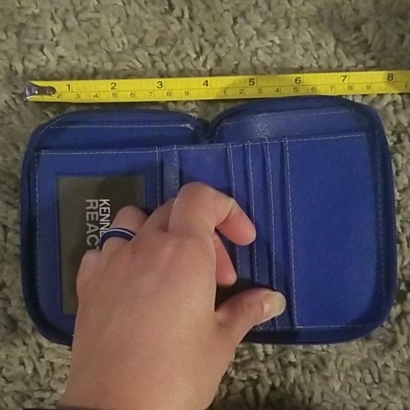Kenneth Cole Reaction Zip Around Blue Wallet NWT - Picture 6 of 6